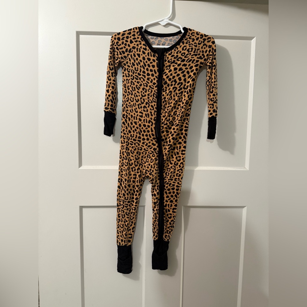 Leopard Print little sleepies zippy